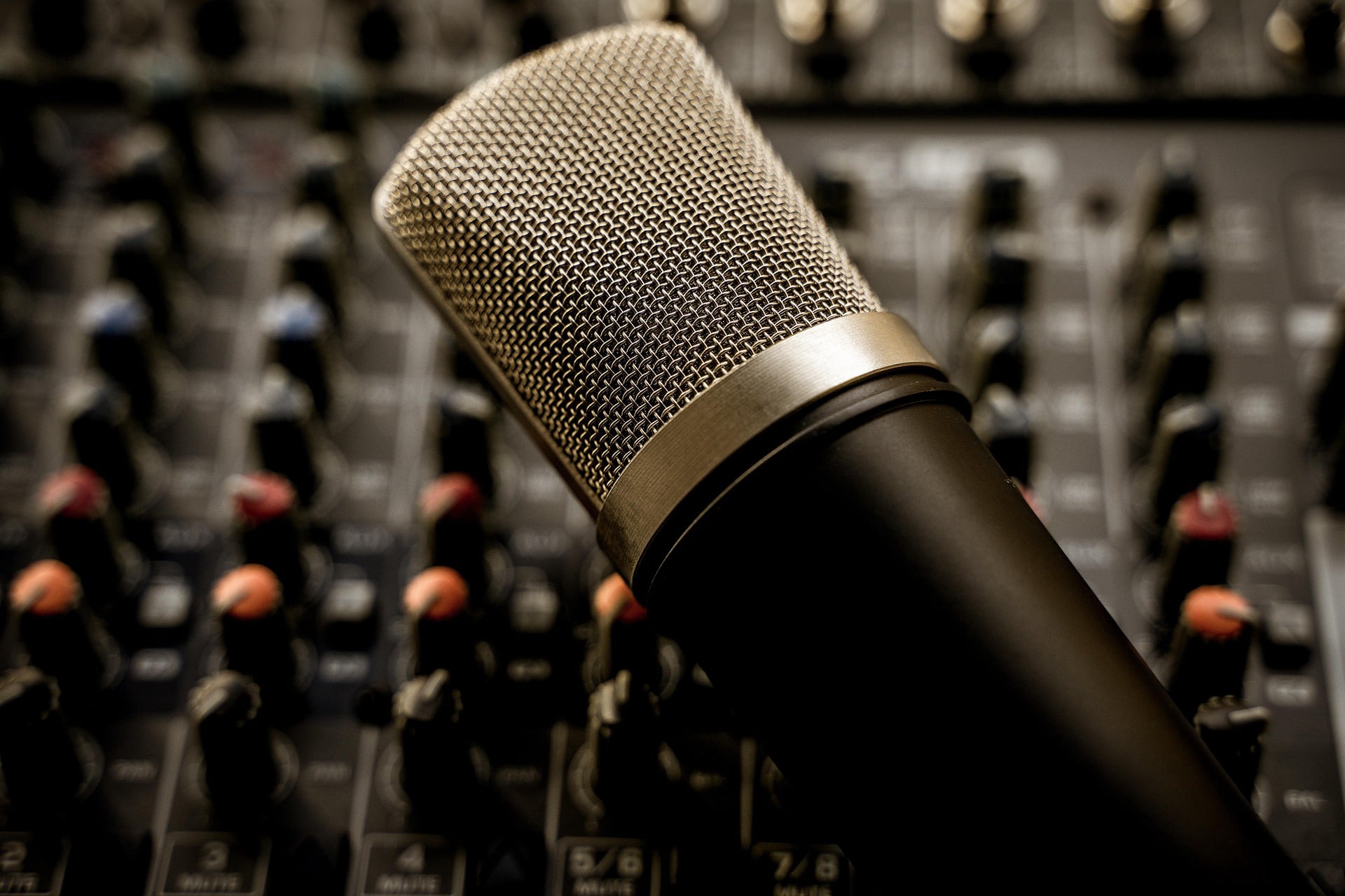 Audio Postproduktion im Tonstudio der FIEDLER GmbH